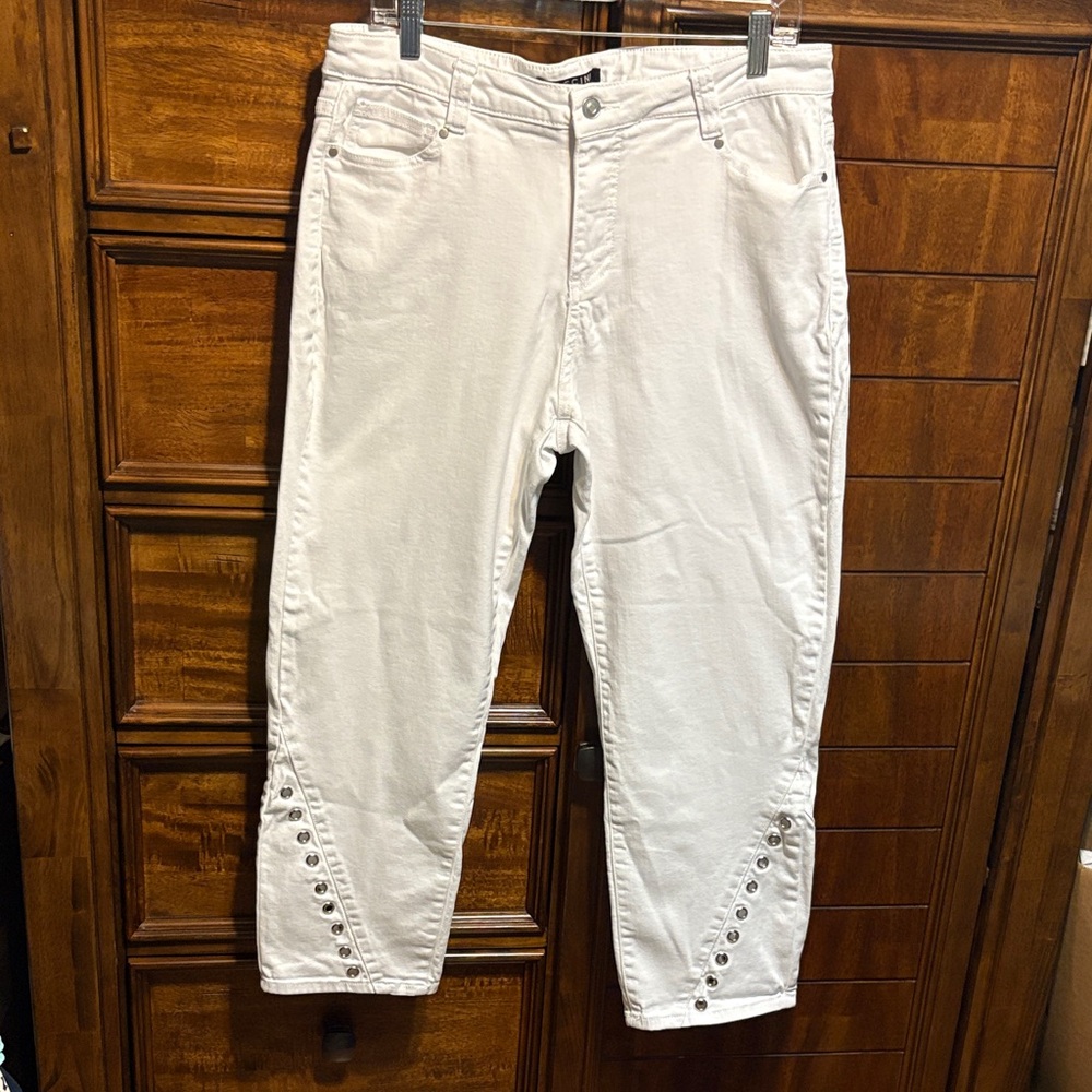 White Women's Capris with Grommet Detail